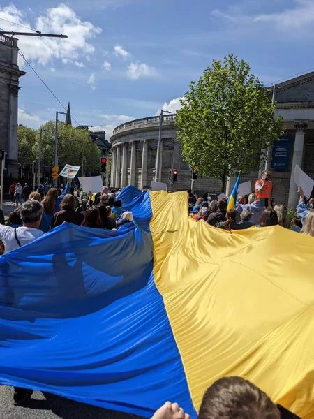 Dublin, İrlanda - 8 Mayıs 2022: Rus istilasına karşı protesto.