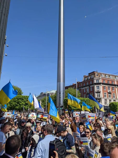 Dublin, İrlanda - 8 Mayıs 2022: Rus istilasına karşı protesto.