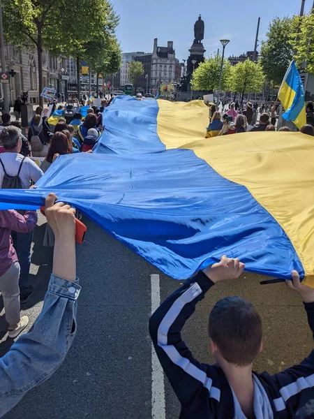 Dublin, İrlanda - 8 Mayıs 2022: Rus istilasına karşı protesto.