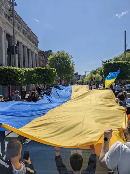 Dublin, İrlanda - 8 Mayıs 2022: Rus istilasına karşı protesto.