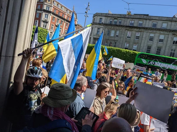 Dublin, İrlanda - 8 Mayıs 2022: Rus istilasına karşı protesto.