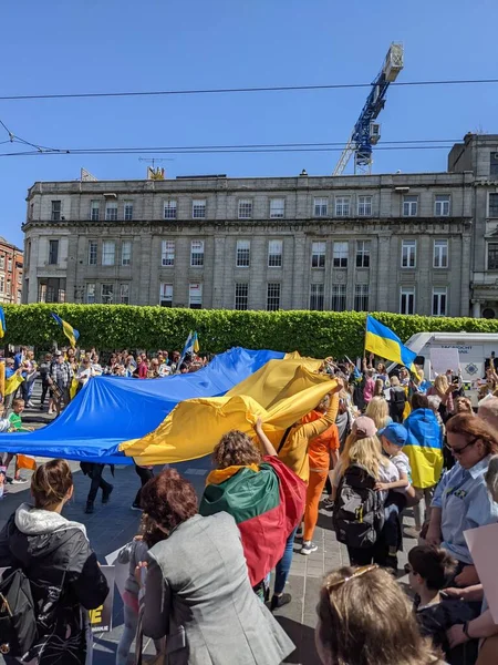 Dublin, İrlanda - 8 Mayıs 2022: Rus istilasına karşı protesto.