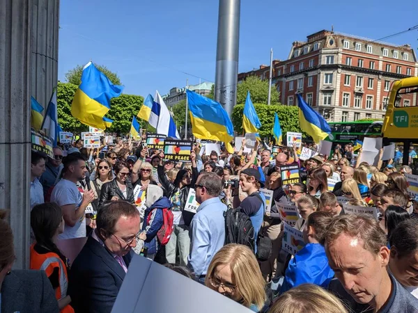 Dublin, İrlanda - 8 Mayıs 2022: Rus istilasına karşı protesto.