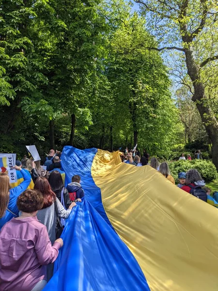 Dublin, İrlanda - 8 Mayıs 2022: Rus istilasına karşı protesto.