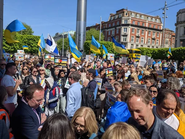 Dublin, İrlanda - 8 Mayıs 2022: Rus istilasına karşı protesto.
