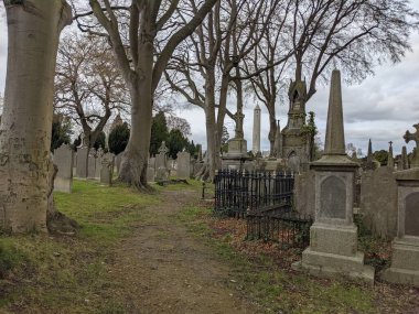 Glasnevin Mezarlığı, İrlanda 'nın en büyük mezarlığı.