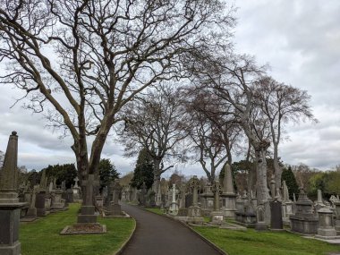 Glasnevin Mezarlığı, İrlanda 'nın en büyük mezarlığı.