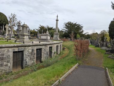 Glasnevin Mezarlığı, İrlanda 'nın en büyük mezarlığı.