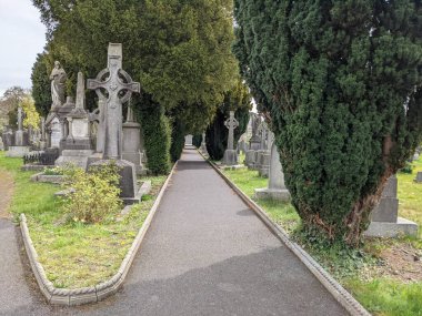 Glasnevin Mezarlığı, İrlanda 'nın en büyük mezarlığı.