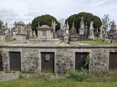 Glasnevin Mezarlığı, İrlanda 'nın en büyük mezarlığı.
