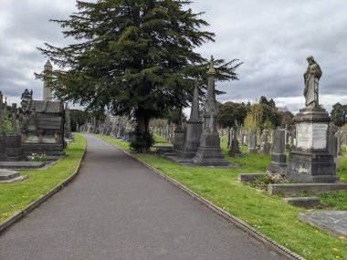 Glasnevin Mezarlığı, İrlanda 'nın en büyük mezarlığı.