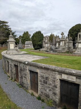 Glasnevin Mezarlığı, İrlanda 'nın en büyük mezarlığı.