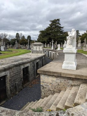 Glasnevin Mezarlığı, İrlanda 'nın en büyük mezarlığı.