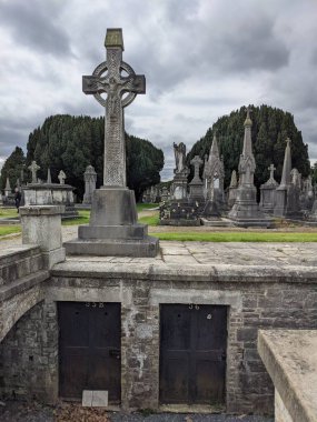 Glasnevin Mezarlığı, İrlanda 'nın en büyük mezarlığı.