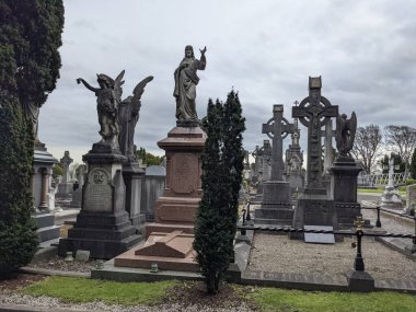 Glasnevin Mezarlığı, İrlanda 'nın en büyük mezarlığı.