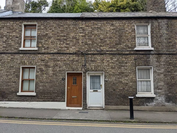 Dublin Caddesi 'ndeki binanın manzarası.