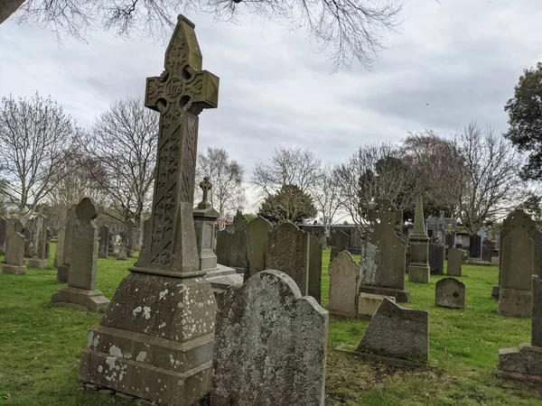 Glasnevin Mezarlığı, İrlanda 'nın en büyük mezarlığı.