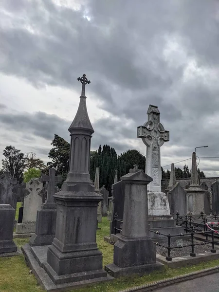 Glasnevin Mezarlığı, İrlanda 'nın en büyük mezarlığı.