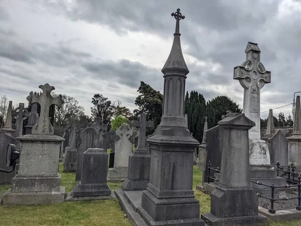 Glasnevin Mezarlığı, İrlanda 'nın en büyük mezarlığı.