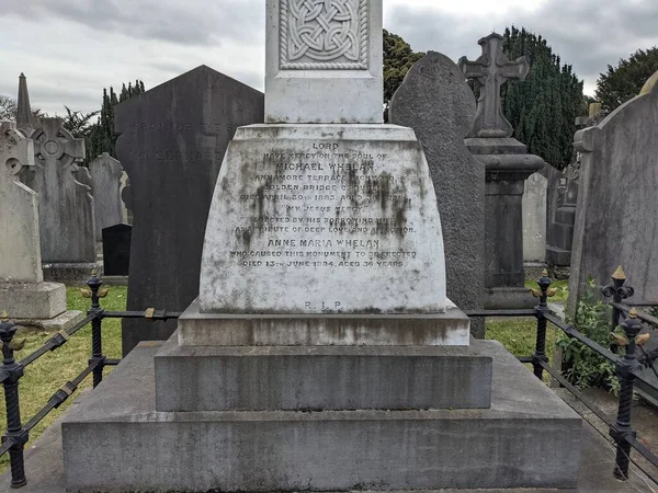 Glasnevin Mezarlığı, İrlanda 'nın en büyük mezarlığı.