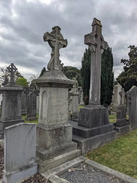 Glasnevin Mezarlığı, İrlanda 'nın en büyük mezarlığı.