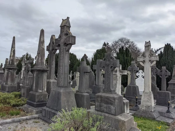 Glasnevin Mezarlığı, İrlanda 'nın en büyük mezarlığı.