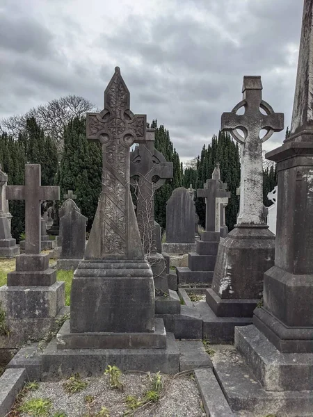 Glasnevin Mezarlığı, İrlanda 'nın en büyük mezarlığı.