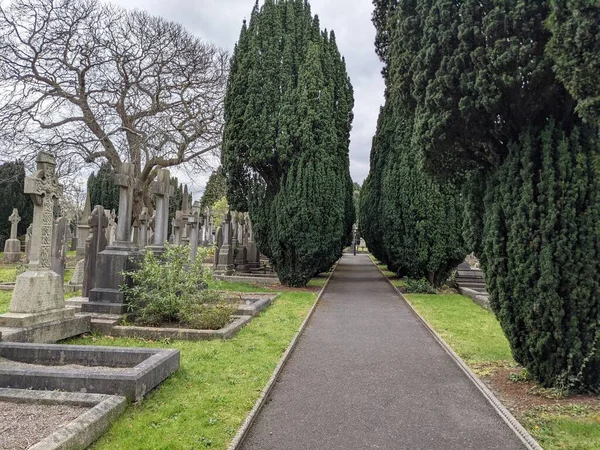 Glasnevin Mezarlığı, İrlanda 'nın en büyük mezarlığı.