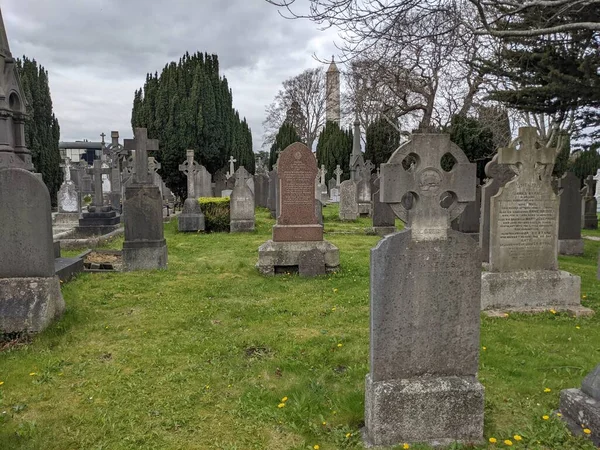 Glasnevin Mezarlığı, İrlanda 'nın en büyük mezarlığı.