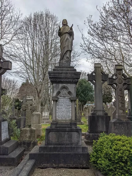 Glasnevin Mezarlığı, İrlanda 'nın en büyük mezarlığı.