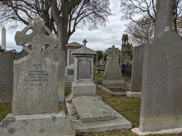 Glasnevin Mezarlığı, İrlanda 'nın en büyük mezarlığı.