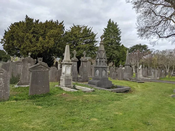 Glasnevin Mezarlığı, İrlanda 'nın en büyük mezarlığı.