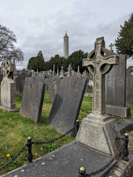 Glasnevin Mezarlığı, İrlanda 'nın en büyük mezarlığı.