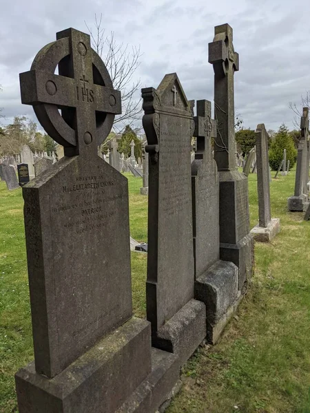 Glasnevin Mezarlığı, İrlanda 'nın en büyük mezarlığı.