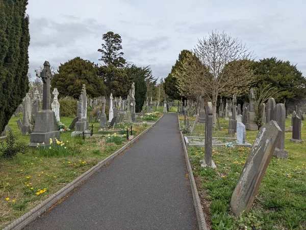Glasnevin Mezarlığı, İrlanda 'nın en büyük mezarlığı.