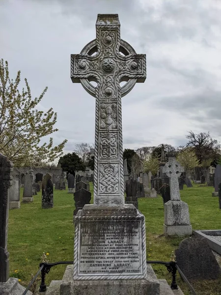Glasnevin Mezarlığı, İrlanda 'nın en büyük mezarlığı.