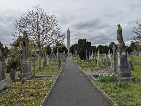 Glasnevin Mezarlığı, İrlanda 'nın en büyük mezarlığı.