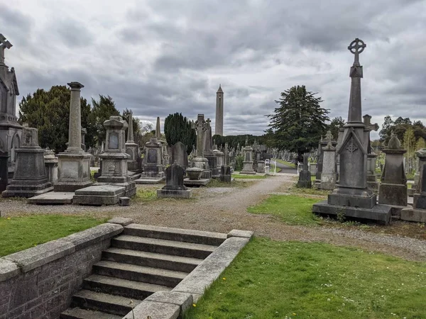 Glasnevin Mezarlığı, İrlanda 'nın en büyük mezarlığı.