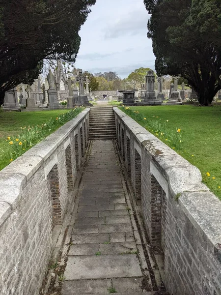 Glasnevin Mezarlığı, İrlanda 'nın en büyük mezarlığı.