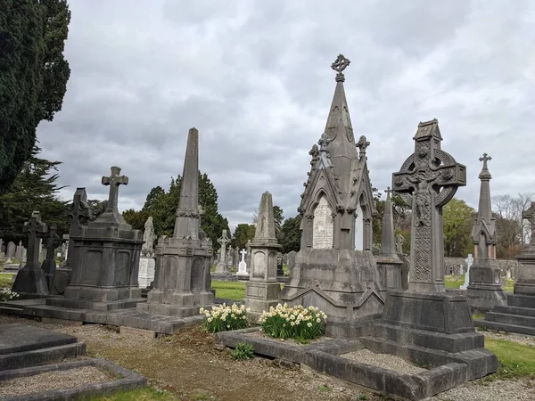 Glasnevin Mezarlığı, İrlanda 'nın en büyük mezarlığı.