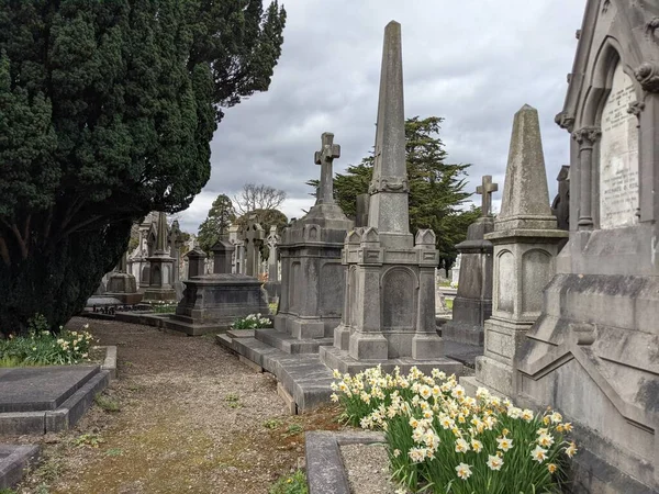 Glasnevin Mezarlığı, İrlanda 'nın en büyük mezarlığı.