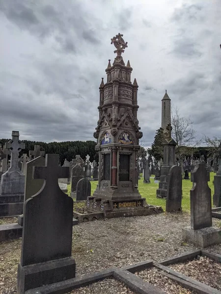 Glasnevin Mezarlığı, İrlanda 'nın en büyük mezarlığı.
