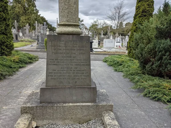 Glasnevin Mezarlığı, İrlanda 'nın en büyük mezarlığı.