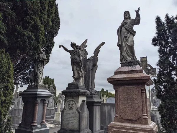 Glasnevin Mezarlığı, İrlanda 'nın en büyük mezarlığı.