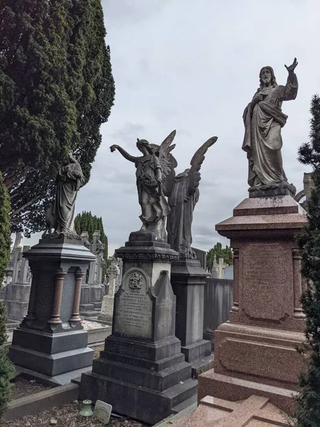 Glasnevin Mezarlığı, İrlanda 'nın en büyük mezarlığı.