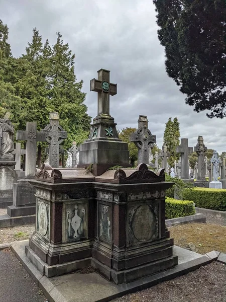Glasnevin Mezarlığı, İrlanda 'nın en büyük mezarlığı.