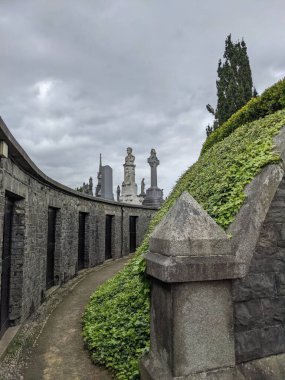 Glasnevin Mezarlığı, İrlanda 'nın en büyük mezarlığı.