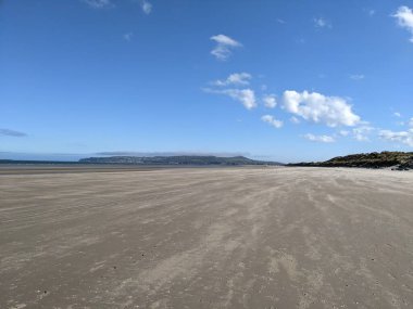 Deniz kıyısının güzel manzarası