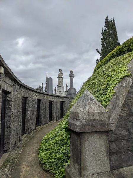 Glasnevin Mezarlığı, İrlanda 'nın en büyük mezarlığı.