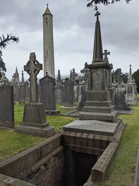 Glasnevin Mezarlığı, İrlanda 'nın en büyük mezarlığı.